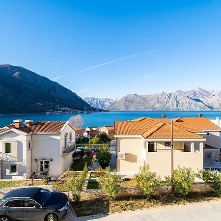 Boka View Luxury Suite - With Free Garage Parking Kotor Bagian luar foto