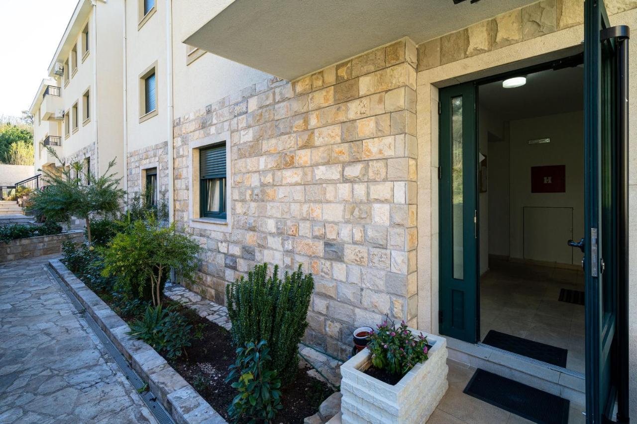Boka View Luxury Suite - With Free Garage Parking Kotor Bagian luar foto