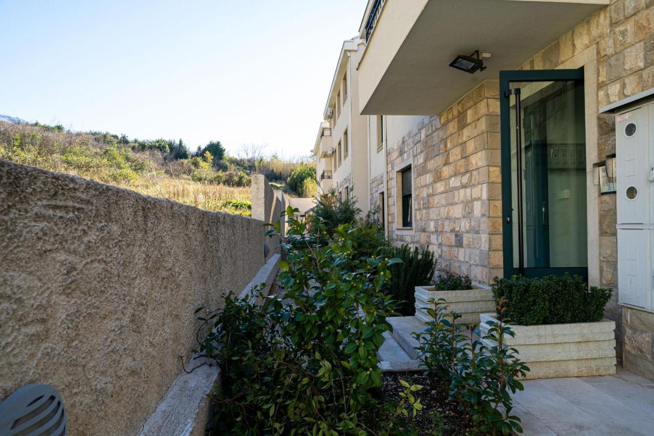 Boka View Luxury Suite - With Free Garage Parking Kotor Bagian luar foto